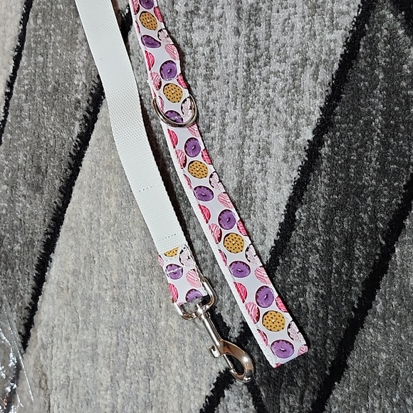 OLLY PET M/L DONUT DESIGN DOG BOW-TIE & LEASH - Picture 6 of 14